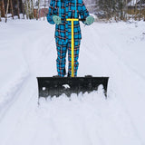 Pelle à neige avec roues Outvita, chasse-neige de 29 po de large et 18 po de long, angle et hauteur réglables, poignée rembourrée, outil de déneigement efficace pour allée ou trottoir (jaune)