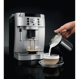Machine à espresso et cappuccino entièrement automatique De’Longhi Magnifica XS avec système cappuccino manuel