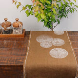 Chemin de table en lin Cheyenne – Imprimé à la main – 100 % lin – Bords frangés – prélavé, pré-rétréci et lavable en machine – Marron chocolat (14 x 36 po, motif pissenlit blanc)