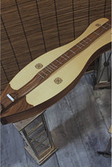 Dulcimer de montagne Roosebeck Grace 4 cordes en épicéa voûté avec motif entrelacé – Noyer